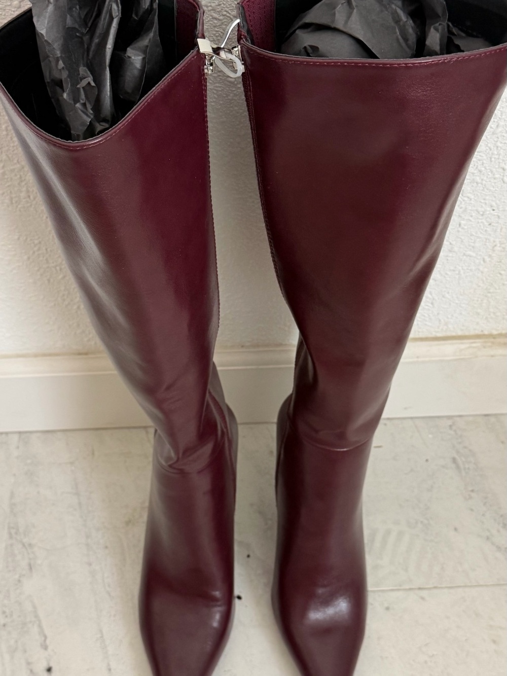 Princess Polly Tall Pointed-Toe Knee Boots in Burgundy - Picture 2 of 3